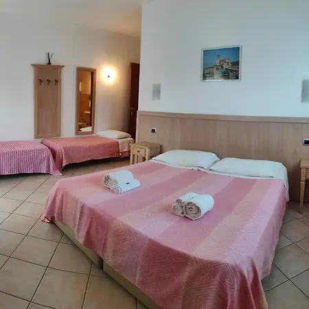 Rufino A Pochi Chilometri Dal Centro Di Perugia E Da Assisi Pensión Collestrada