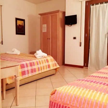 Pensión Rufino A Pochi Chilometri Dal Centro Di Perugia E Da Assisi Collestrada